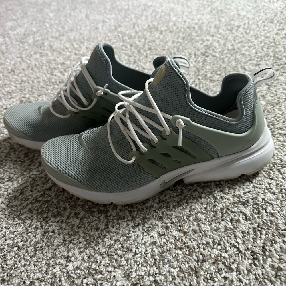NIKE AIR PRESTO. Deadstock Colorway. Men’s 10.5. READ